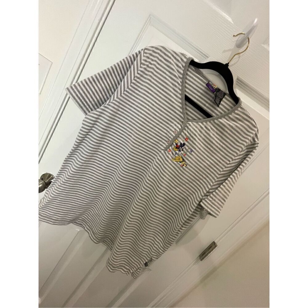 Disney women’s short sleeve shirt 18/20W